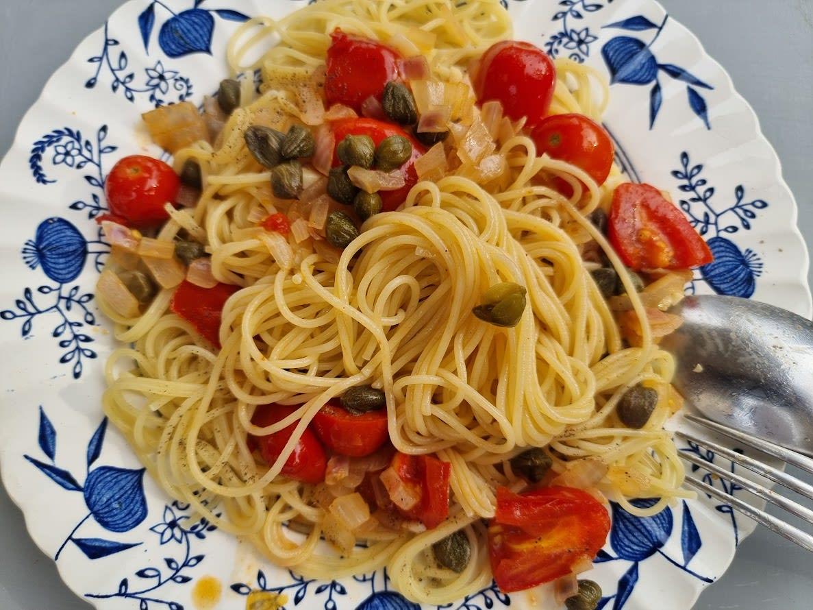 Pasta Puttanesca kreetalaisittain