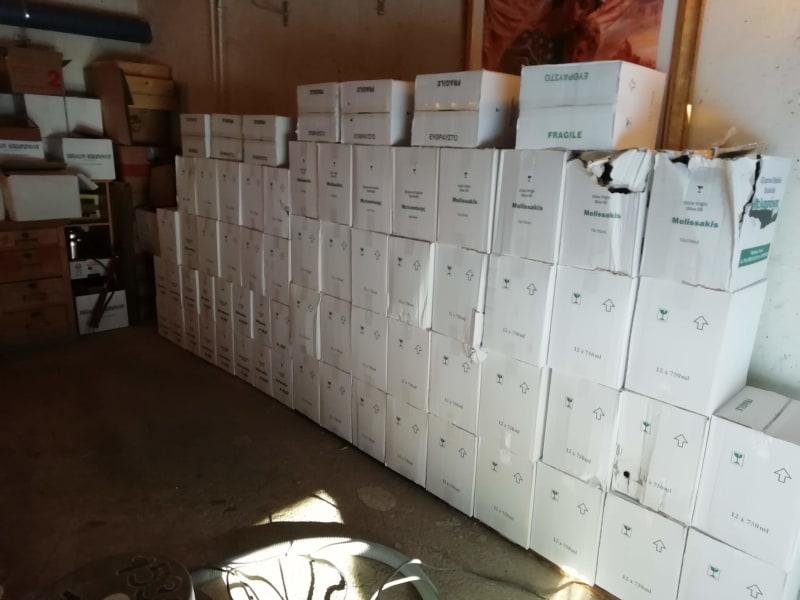 Pienviljelijöiden tuore oliiviöljy saadaan varhain korjatusta sadosta (Early Harvest)