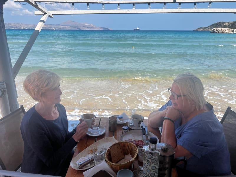 Pienviljelijöiden tuore oliiviöljy saadaan varhain korjatusta sadosta (Early Harvest)