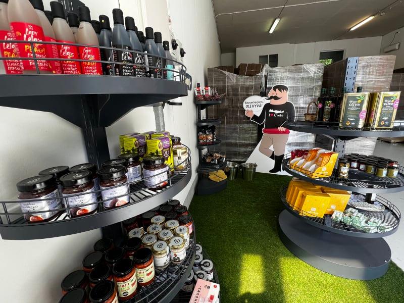 Pienviljelijöiden tuore oliiviöljy saadaan varhain korjatusta sadosta (Early Harvest)