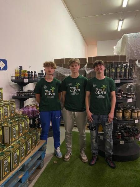 Pienviljelijöiden tuore oliiviöljy saadaan varhain korjatusta sadosta (Early Harvest)